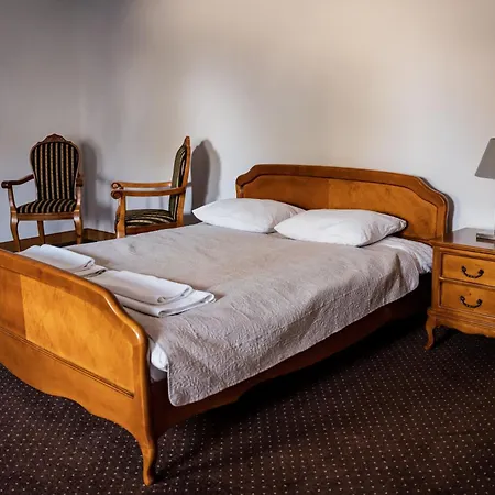 Hotel Przy Dworze Lesna Podlaska Екстер'єр фото